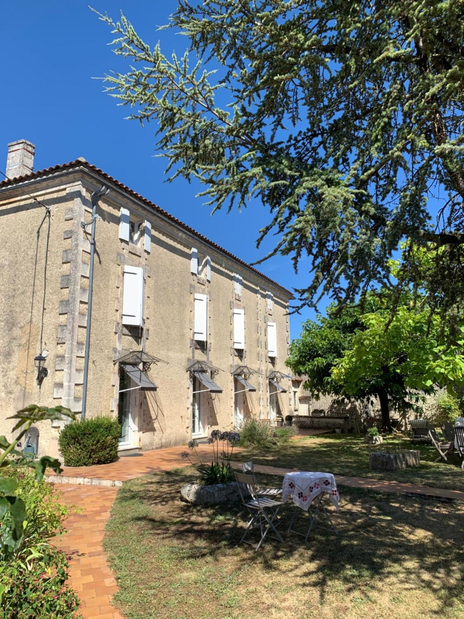 The Cool Lounge A Coulonges - Charente住宿加早餐旅馆 外观 照片