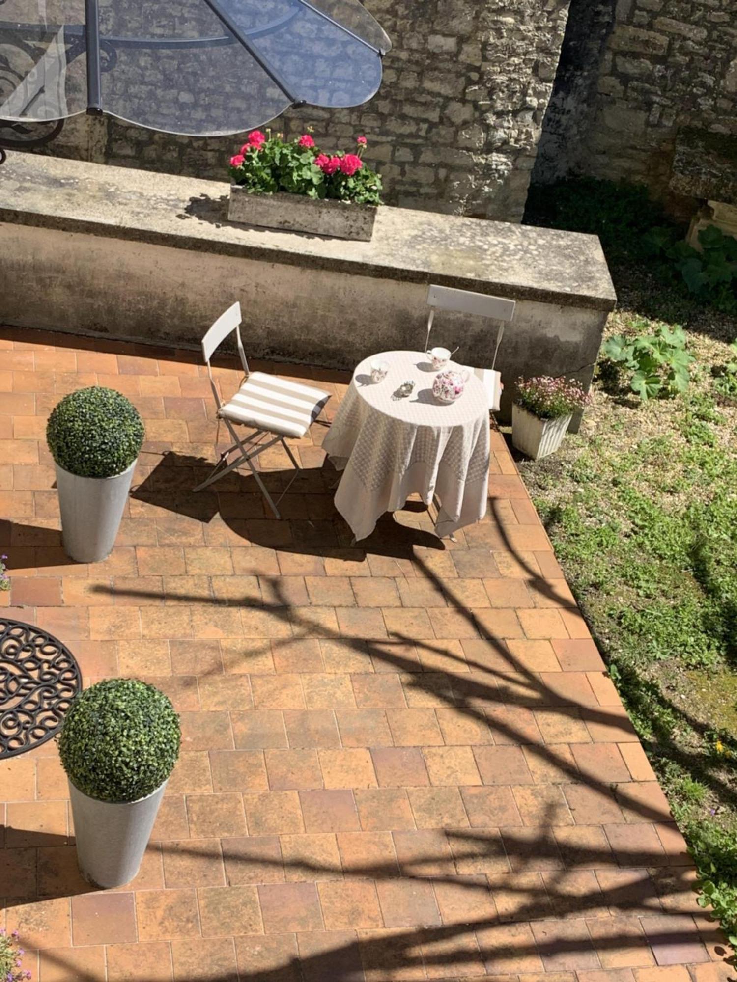 The Cool Lounge A Coulonges - Charente住宿加早餐旅馆 外观 照片